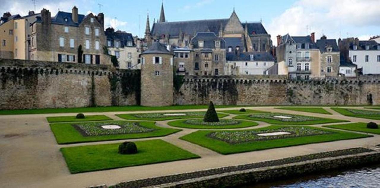 Kyriad Prestige Vannes Centre-Palais Des Arts Exterior photo